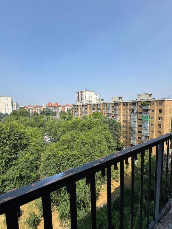 appartamento in vendita a Milano in zona Gallaratese