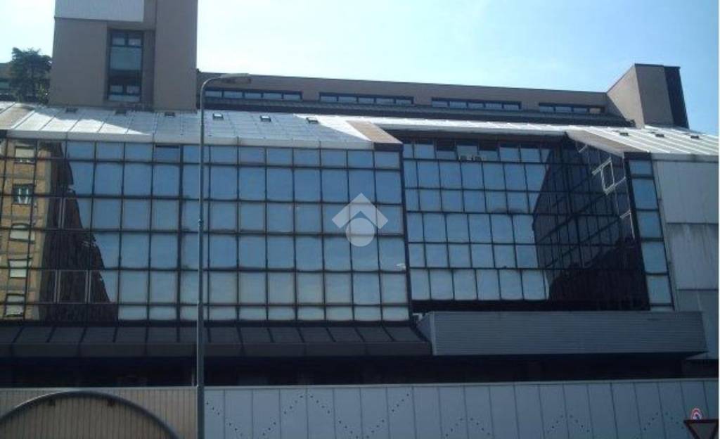 ufficio in vendita a Milano in zona Gallaratese