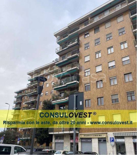 appartamento in vendita a Milano in zona Lorenteggio