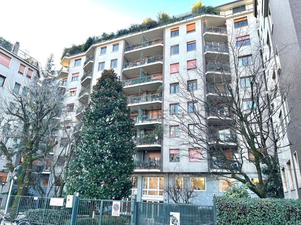 appartamento in vendita a Milano in zona Cinque Giornate