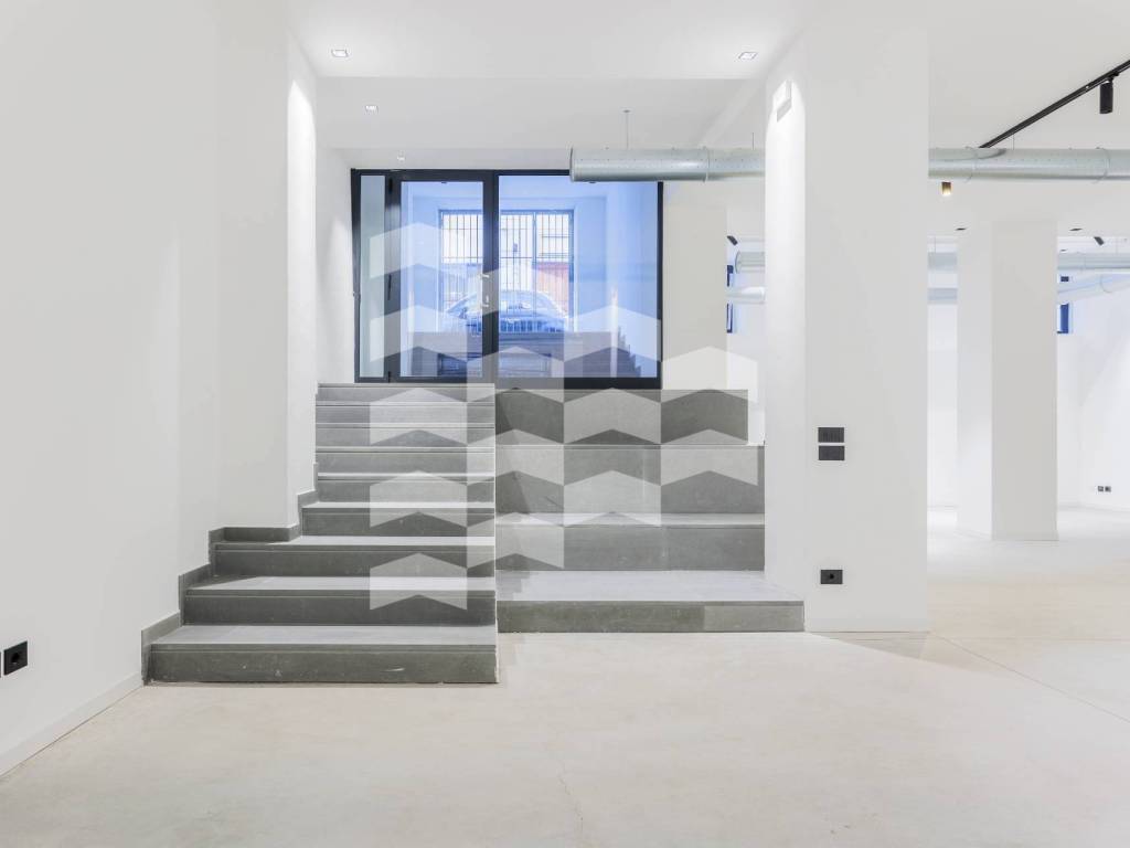 locale commerciale in vendita a Milano in zona Porta Venezia