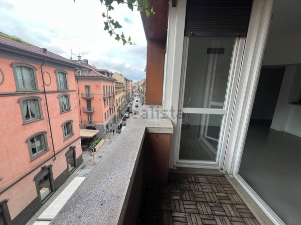 appartamento in vendita a Milano in zona Porta Nuova