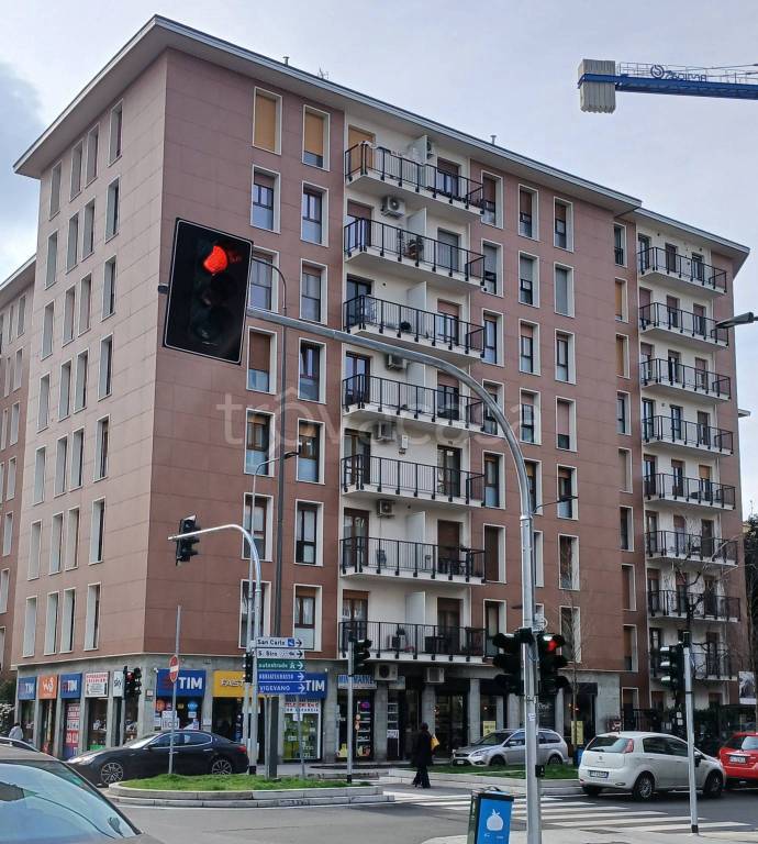 appartamento in vendita a Milano in zona Lorenteggio