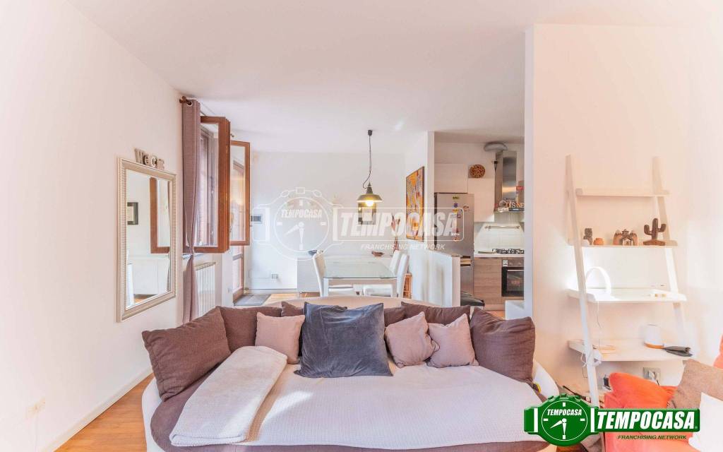 appartamento in vendita a Milano in zona Baggio