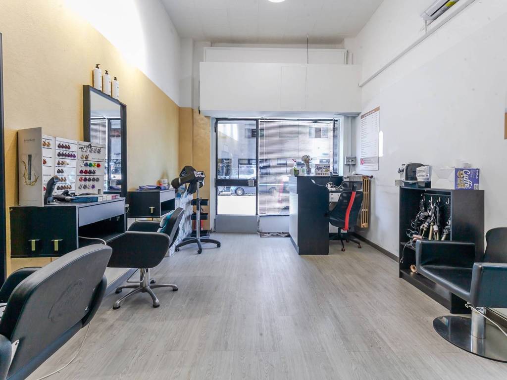 negozio in vendita a Milano in zona Adriano
