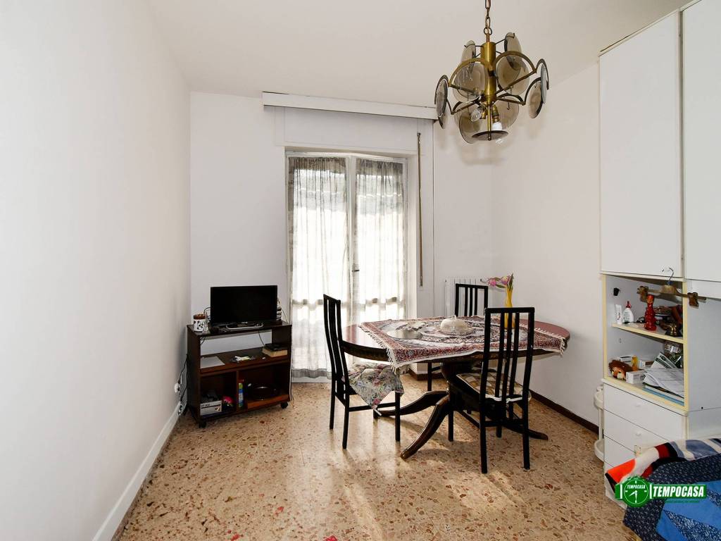 appartamento in vendita a Milano in zona Famagosta