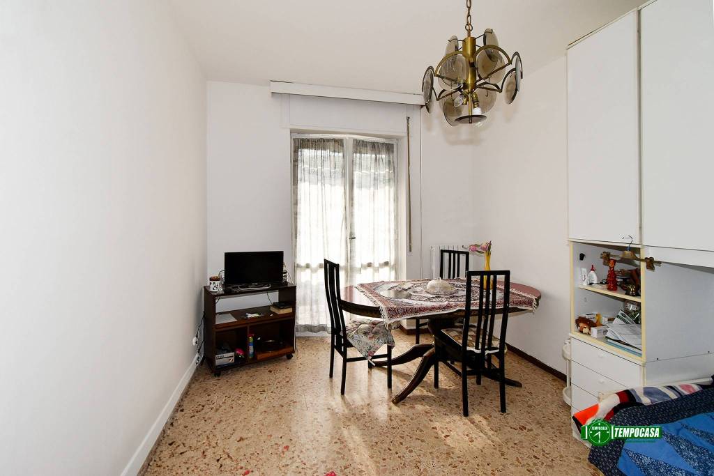 appartamento in vendita a Milano in zona Famagosta
