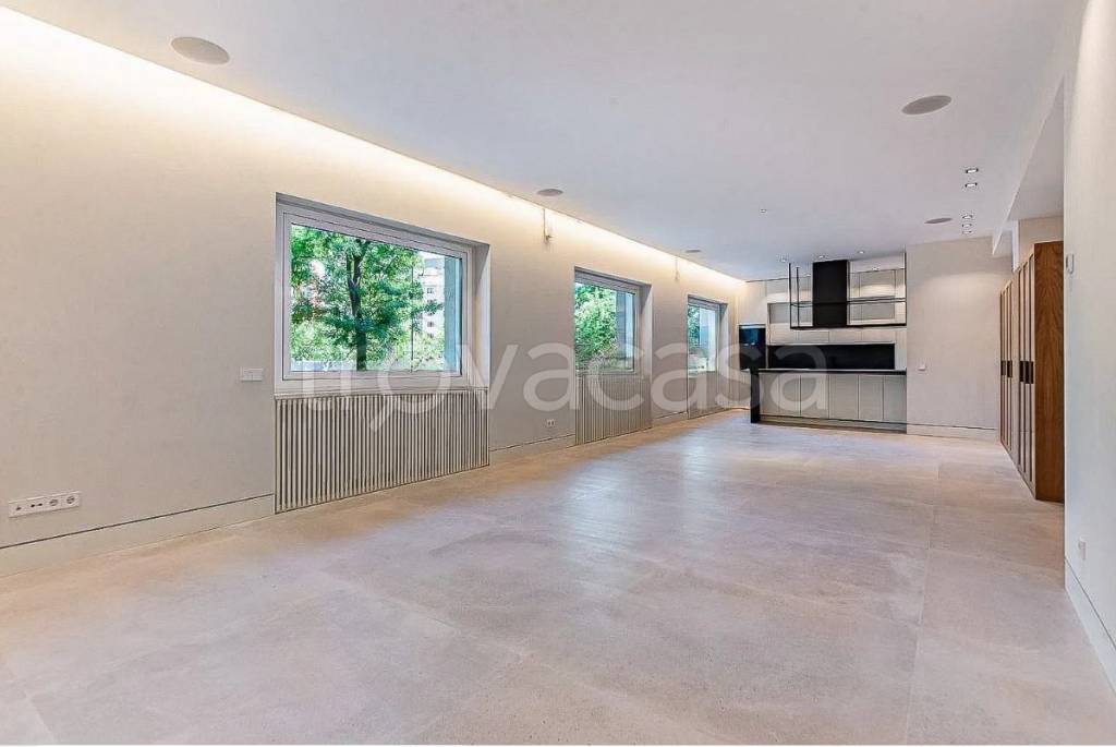 appartamento in vendita a Milano in zona Sant'Ambrogio