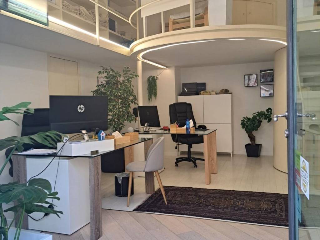 negozio in vendita a Milano in zona Isola