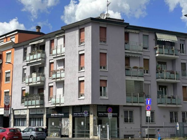 appartamento in vendita a Milano in zona Barona
