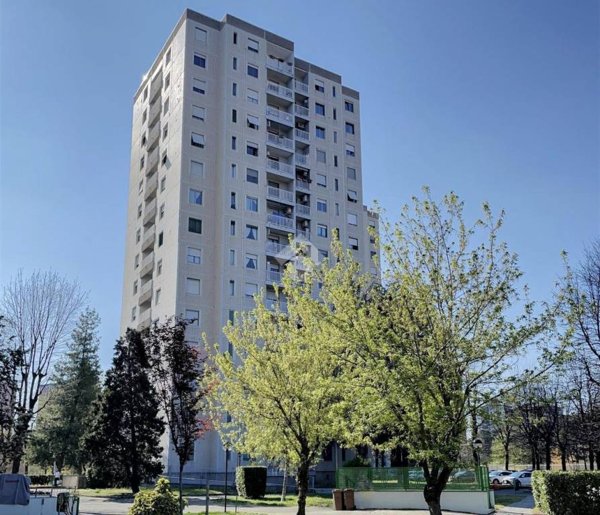 appartamento in vendita a Milano in zona Gallaratese