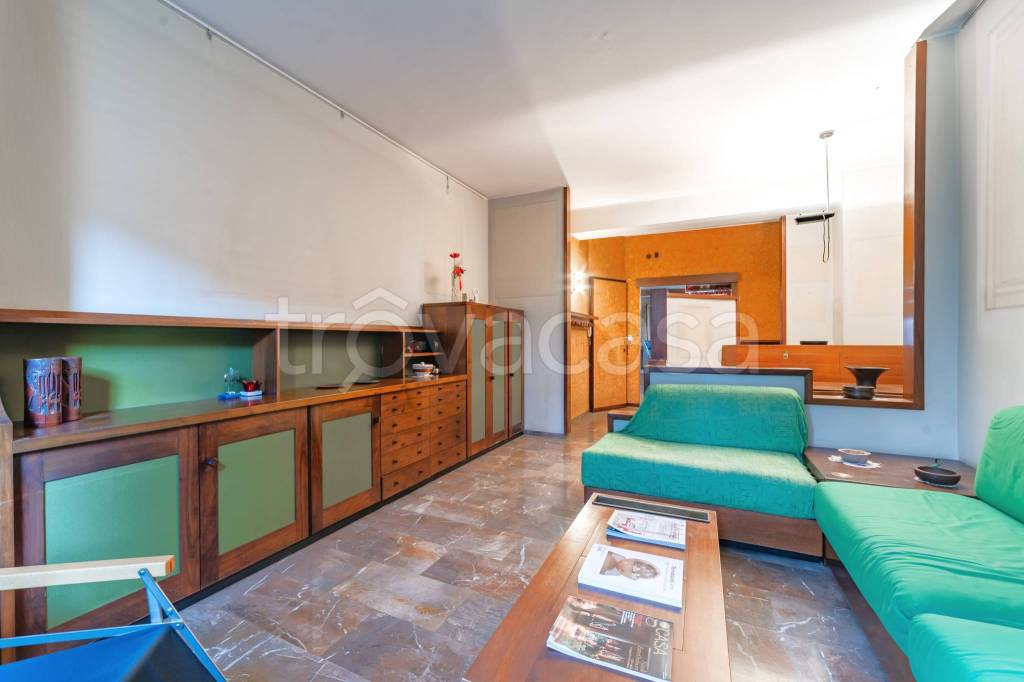 appartamento in vendita a Milano in zona Bullona