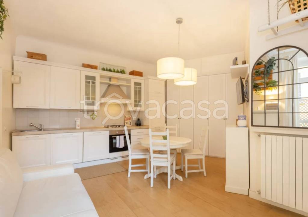 appartamento in vendita a Milano in zona Porta Nuova