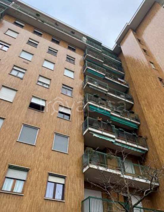 appartamento in vendita a Milano in zona Lorenteggio