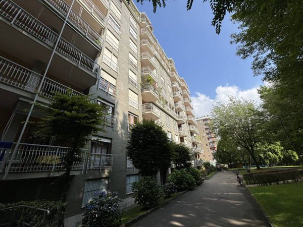 appartamento in vendita a Milano in zona Famagosta