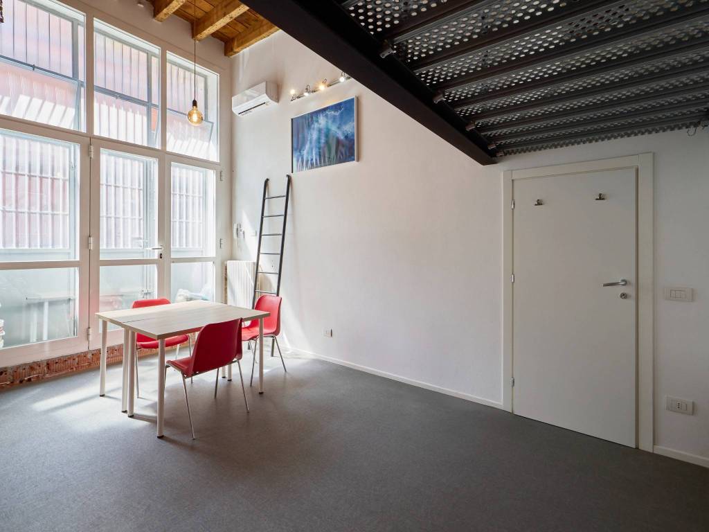ufficio in vendita a Milano in zona Loreto