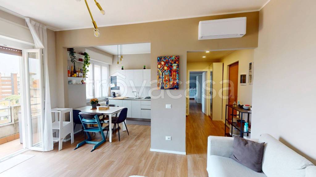 appartamento in vendita a Milano in zona Rembrandt