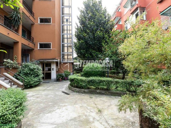 appartamento in vendita a Milano in zona Adriano