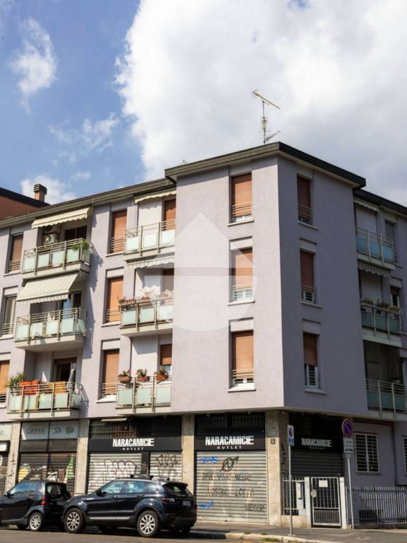 appartamento in vendita a Milano in zona Barona
