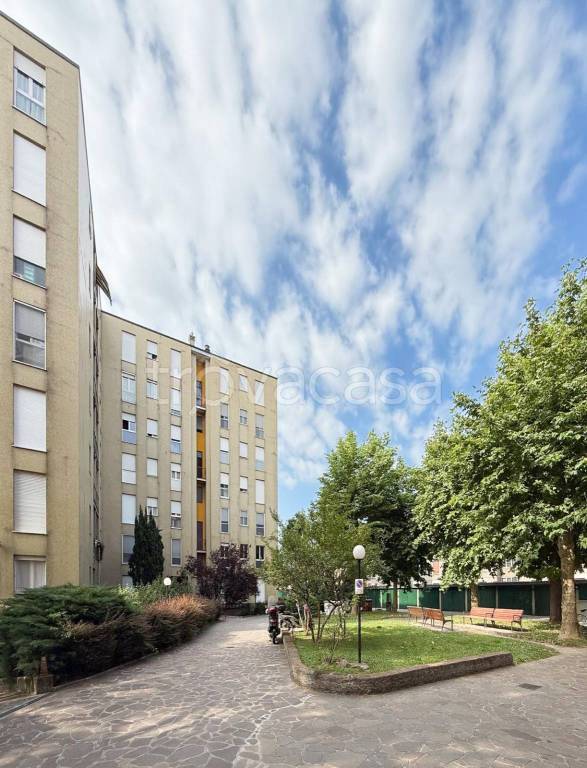 appartamento in vendita a Milano in zona Figino