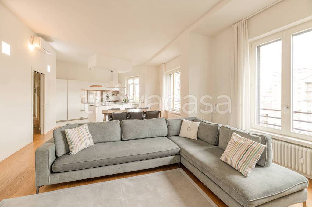 appartamento in vendita a Milano in zona Porta Nuova