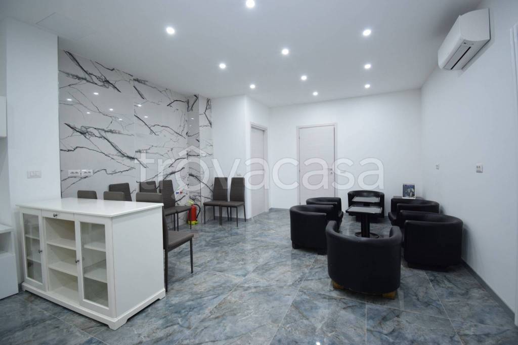 locale commerciale in vendita a Milano in zona Loreto