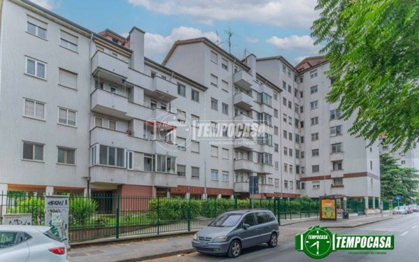 appartamento in vendita a Milano in zona Baggio