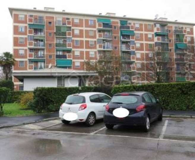 appartamento in vendita a Milano in zona Quartiere degli Olmi