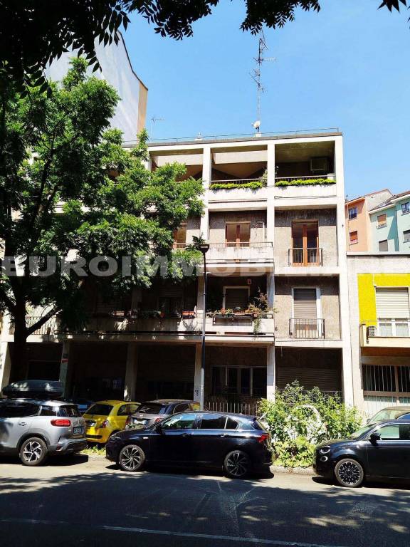appartamento in vendita a Milano in zona Sempione