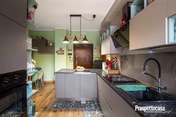appartamento in vendita a Milano in zona Lorenteggio