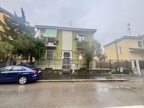 appartamento in vendita a Milano in zona Baggio
