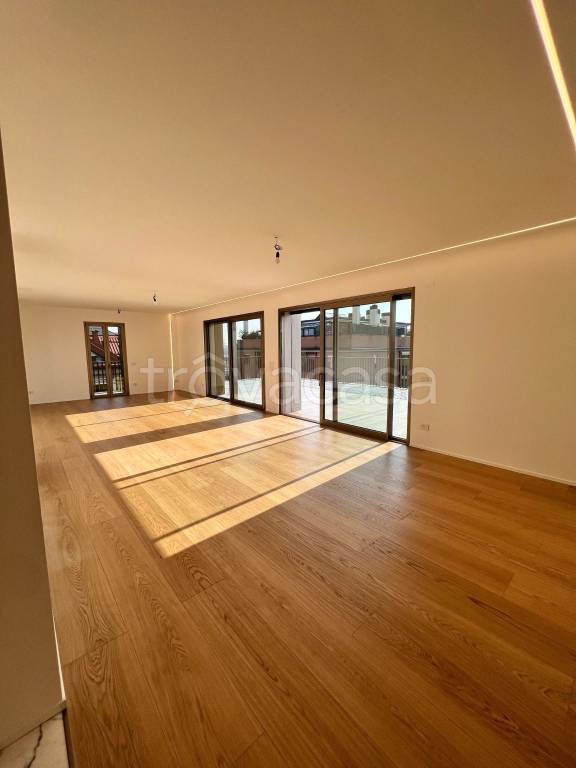 appartamento in vendita a Milano in zona Isola