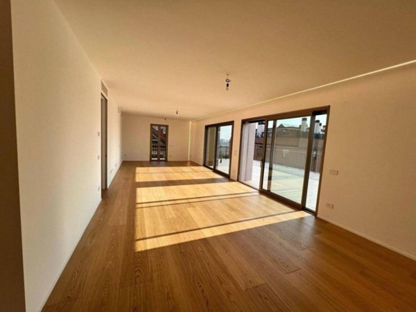appartamento in vendita a Milano in zona Porta Nuova