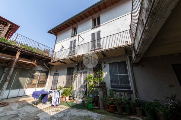 appartamento in vendita a Milano in zona Baggio