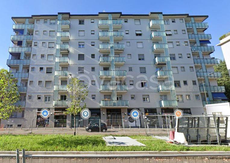 appartamento in vendita a Milano in zona Lorenteggio