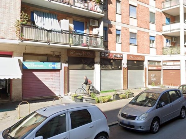 negozio in vendita a Milano in zona Rogoredo