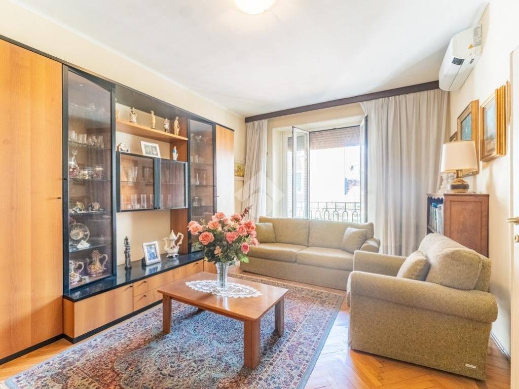 appartamento in vendita a Milano in zona Porta Nuova