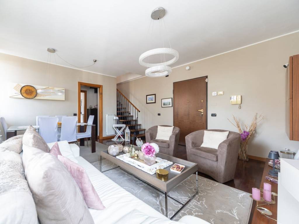 appartamento in vendita a Milano in zona Adriano