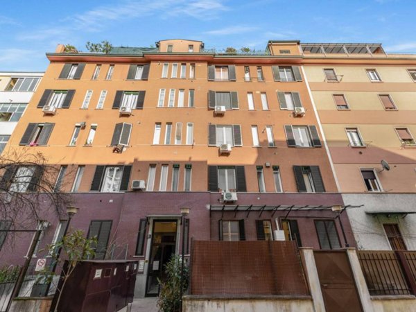locale commerciale in vendita a Milano in zona Corvetto