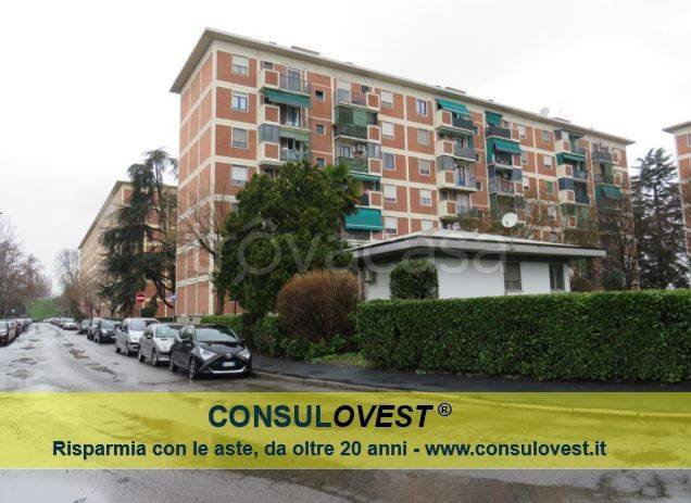 appartamento in vendita a Milano in zona Quartiere degli Olmi