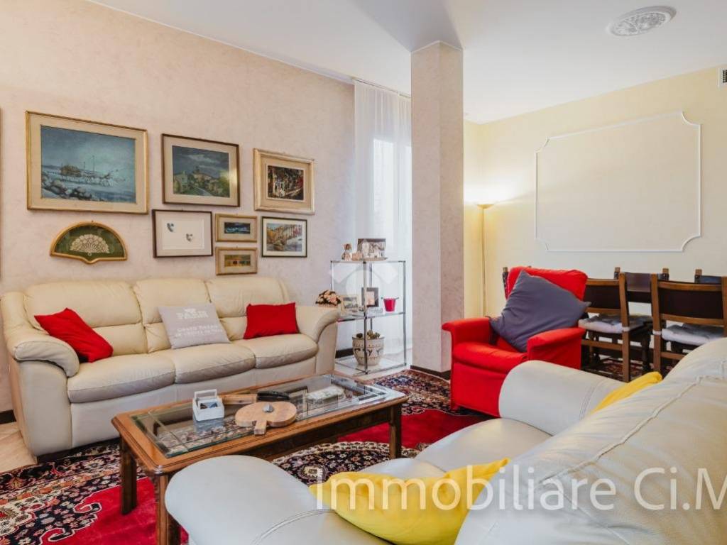 appartamento in vendita a Milano in zona Adriano