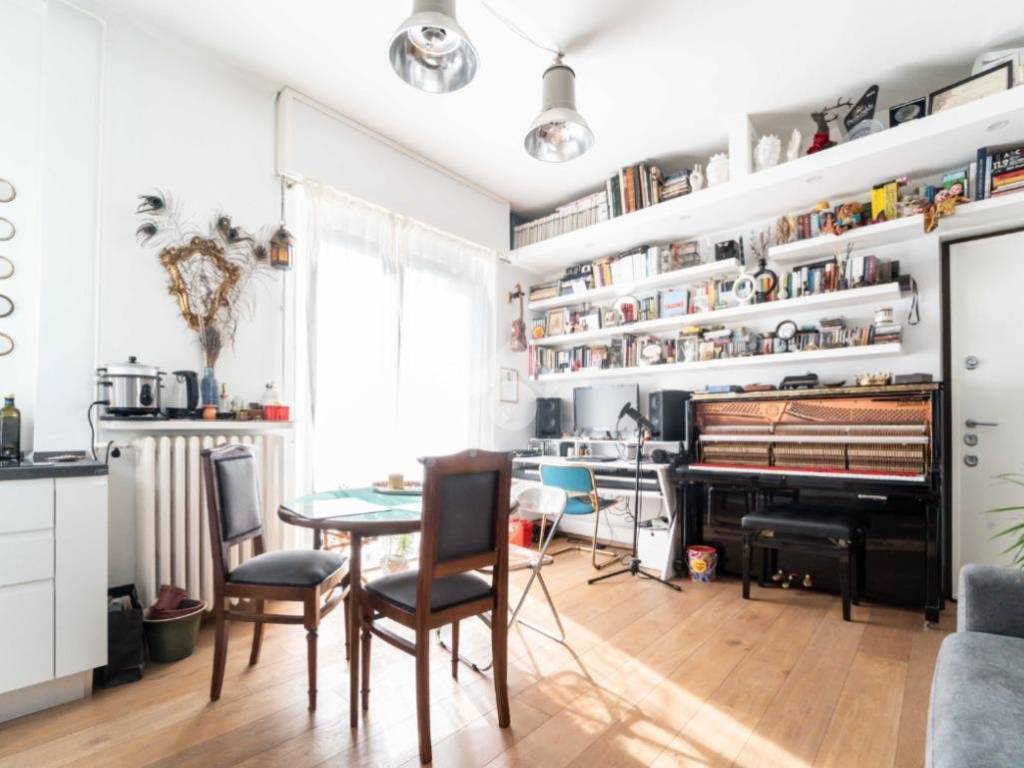 appartamento in vendita a Milano in zona Lorenteggio