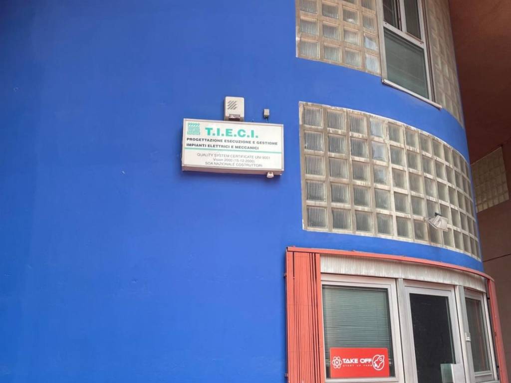 ufficio in vendita a Milano in zona Gallaratese