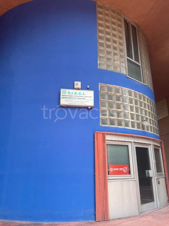ufficio in vendita a Milano in zona Gallaratese