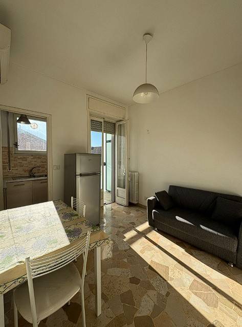 appartamento in vendita a Milano in zona Lorenteggio