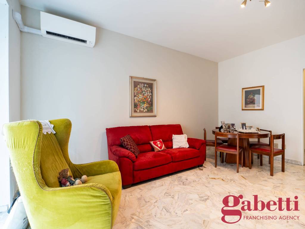 appartamento in vendita a Milano in zona Lorenteggio