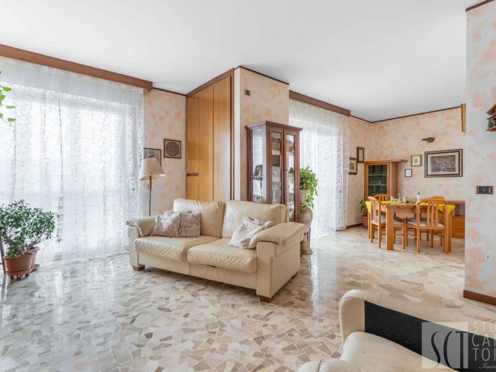 appartamento in vendita a Milano in zona Famagosta