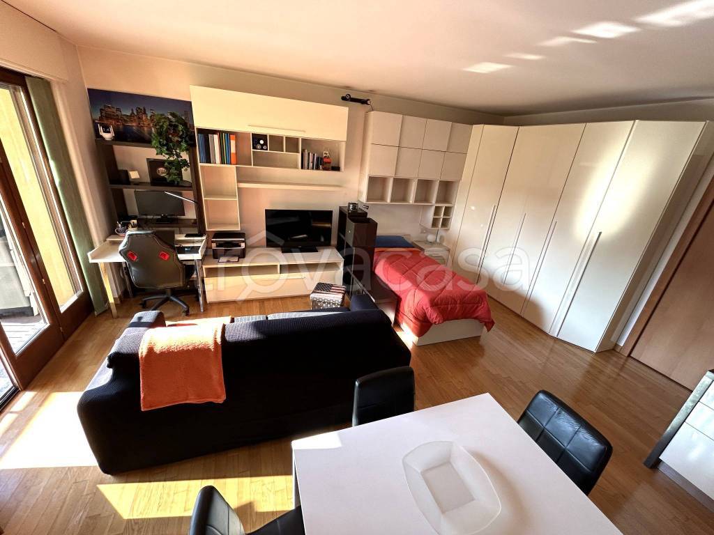 appartamento in vendita a Milano in zona Dergano