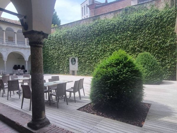 appartamento in vendita a Milano in zona Guastalla