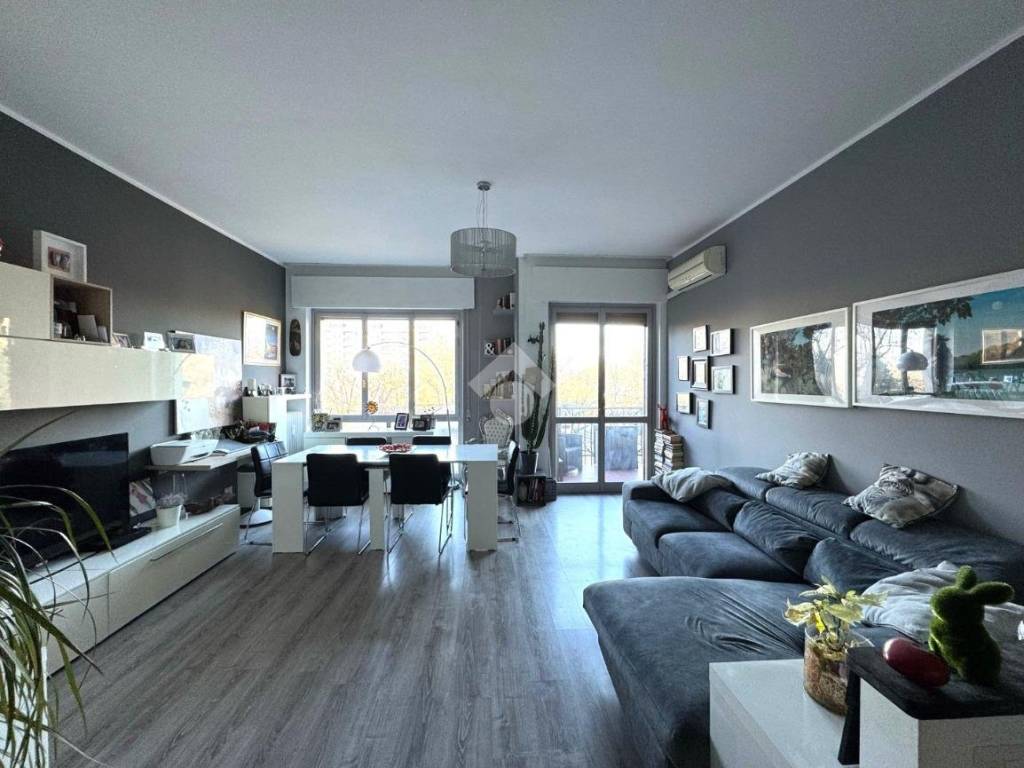 appartamento in vendita a Milano in zona Famagosta